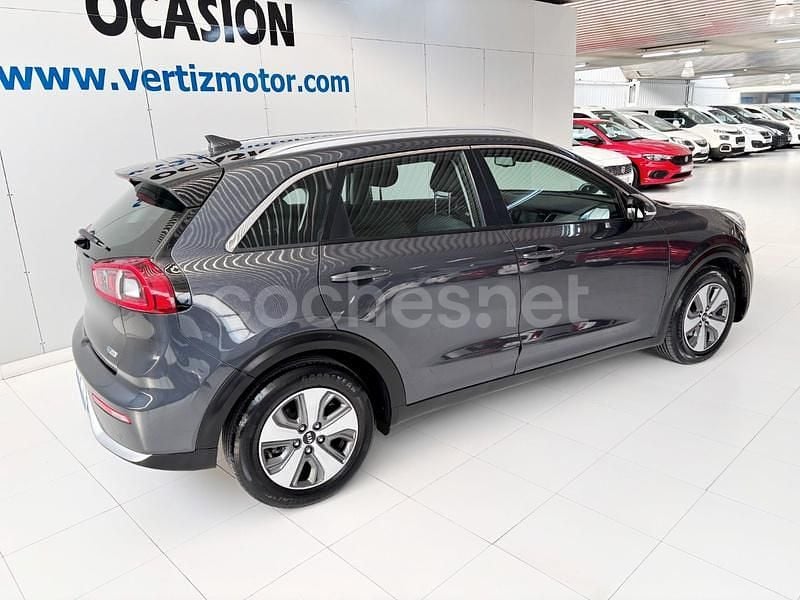 Usado Kia Niro 141 CV (103 kW) 2019 Gris / plata SUV