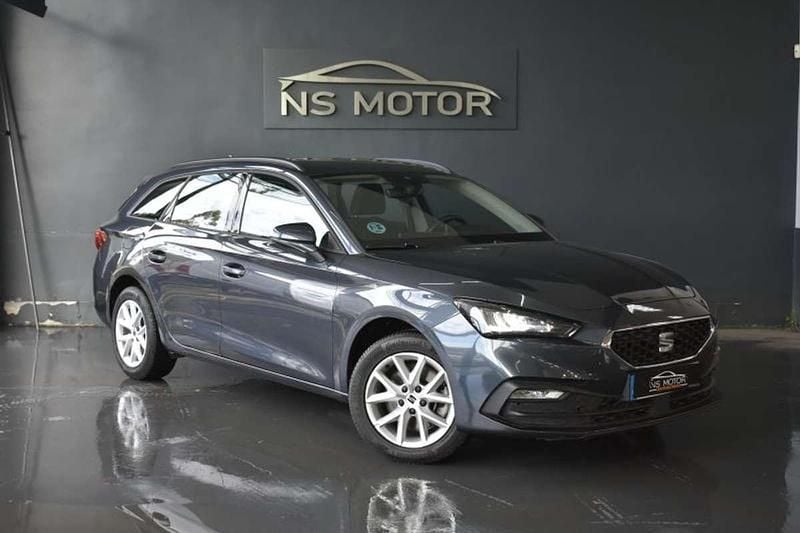 Usado Seat Leon ST Reference 116 CV (85 kW) 2022 Gris Familiar
