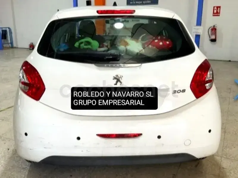 Usado Peugeot 208 Access 68 CV (50 kW) 2014 Blanco Utilitario