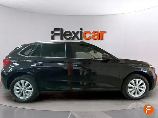 Usado Skoda Kamiq Active 110 CV (80 kW) 2022 Negro SUV
