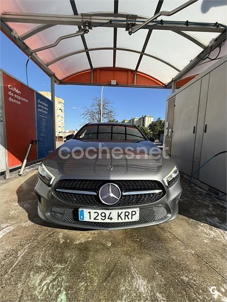 Usado Mercedes A180 109 CV (80 kW) 2018 Gris / plata Berlina