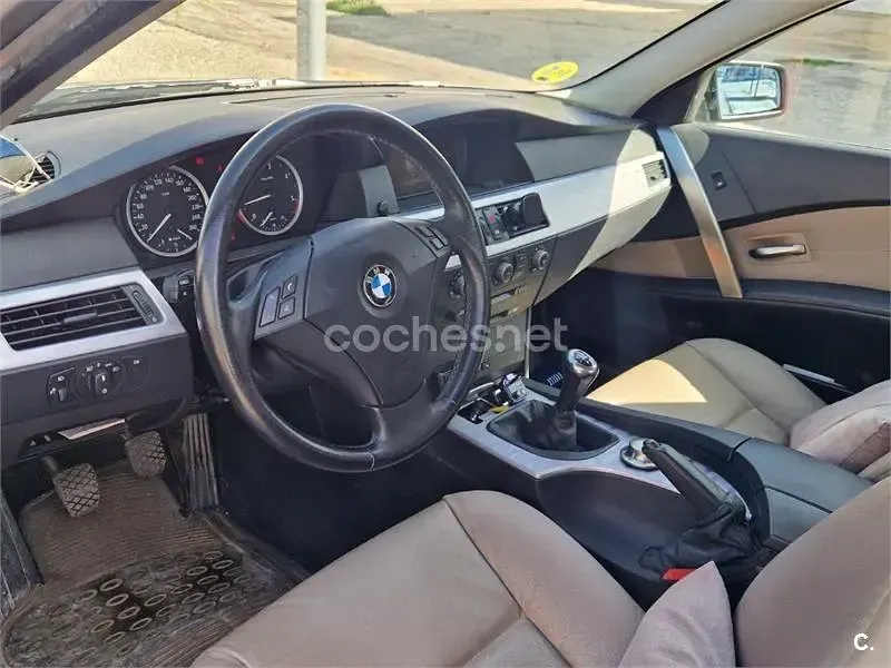 Usado BMW 530 193 CV (141 kW) 2004 Gris / plata Berlina