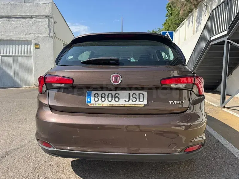Usado Fiat Tipo Lounge 95 CV (69 kW) 2016 Gris / plata Berlina