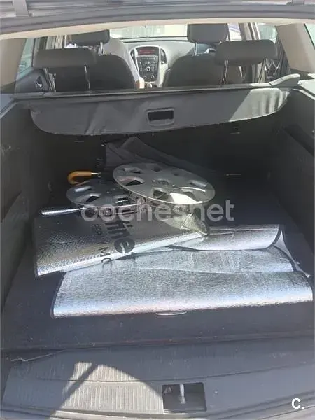 Usado Opel Astra Enjoy 110 CV (80 kW) 2012 Negro Familiar