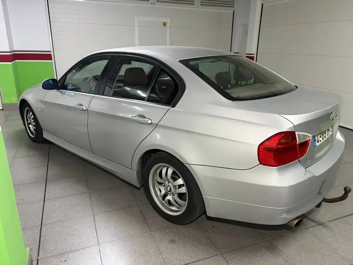Usado BMW 320 150 CV (110 kW) 2007 Gris Berlina