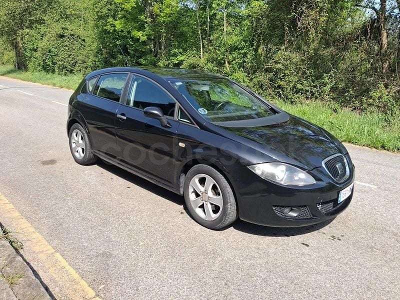 Usado Seat Leon Sport 105 CV (77 kW) 2007 Negro Utilitario