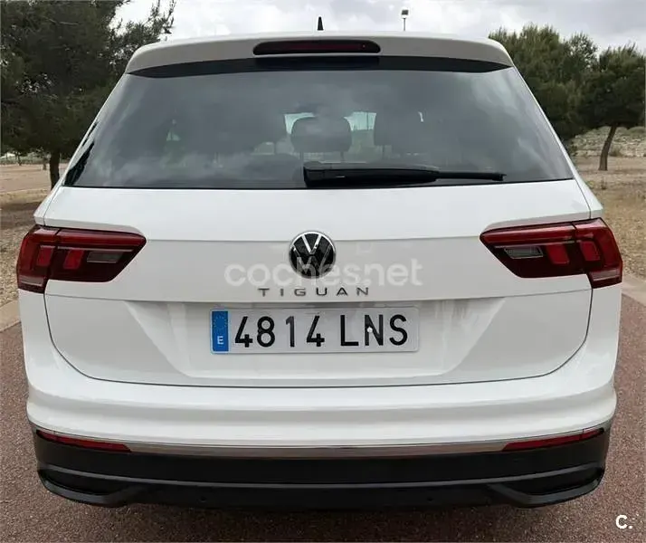 Usado VW Tiguan Life 150 CV (110 kW) 2021 Blanco SUV
