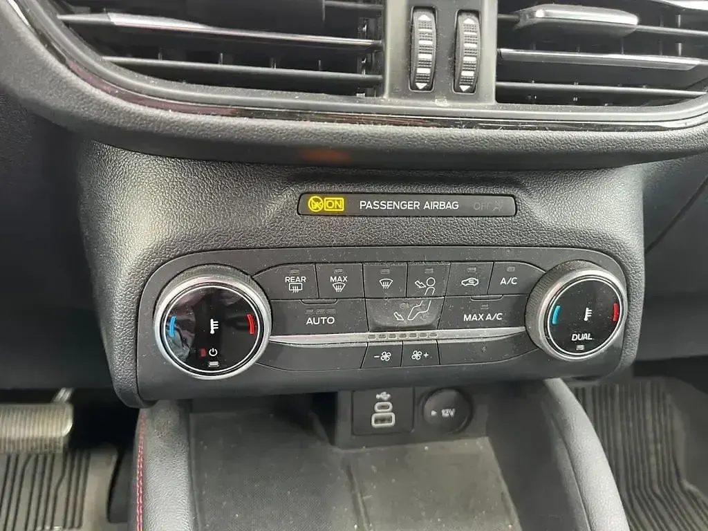 Usado Ford Kuga ST-Line X 190 CV (139 kW) 2022 Gris SUV