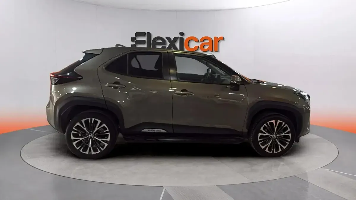 Usado Toyota Yaris Style 116 CV (85 kW) 2022 Verde Utilitario