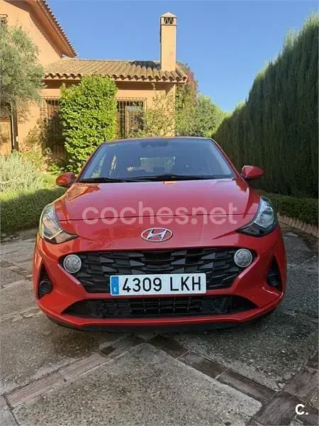 Usado Hyundai i10 66 CV (48 kW) 2020 Rojo Utilitario