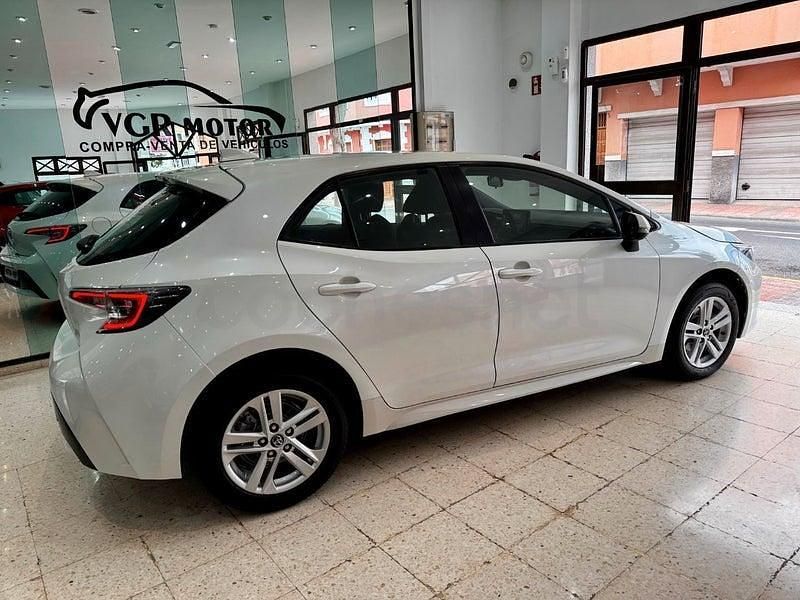 Usado Toyota Corolla Active 122 CV (89 kW) 2020 Blanco Berlina