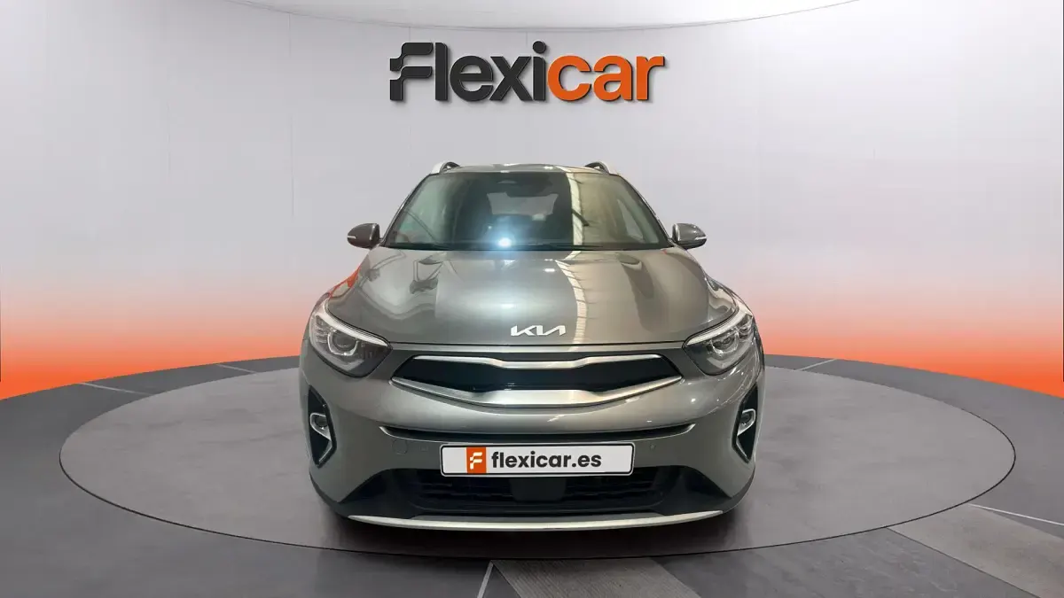 Usado Kia Stonic 101 CV (74 kW) 2024 Gris SUV