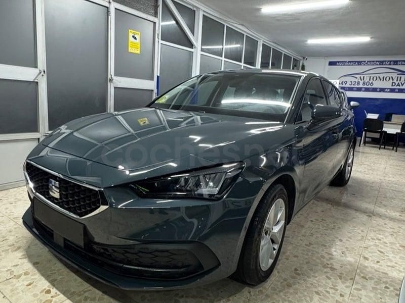 Gris / plata Usado 2024 Seat Leon Style Berlina | 17.900 € (Super precio) - Imagen 1/4
