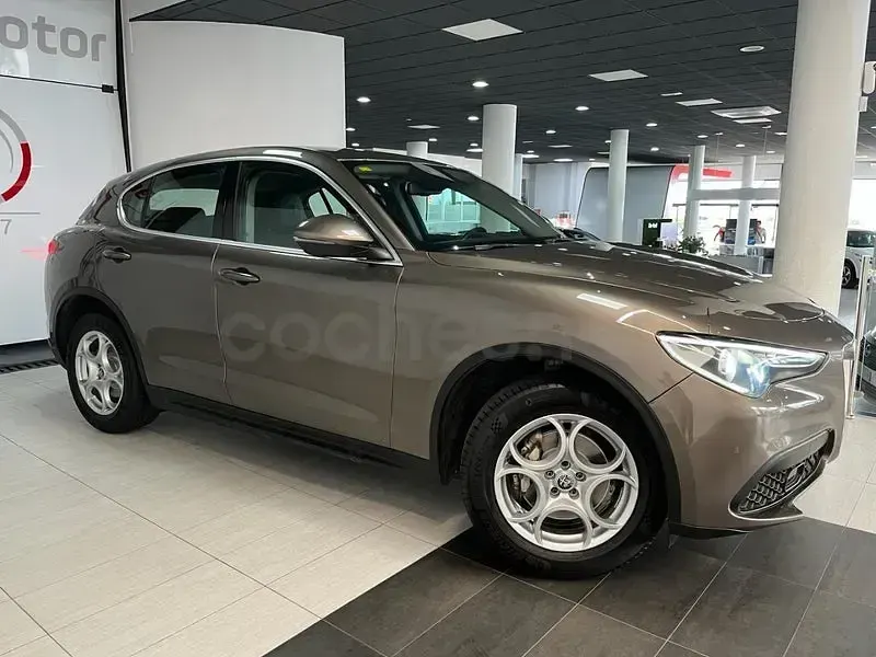 Usado Alfa Romeo Stelvio 201 CV (147 kW) 2019 Marrón SUV