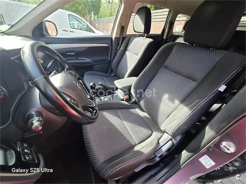Usado Mitsubishi Outlander Motion 150 CV (110 kW) 2017 Gris / plata SUV