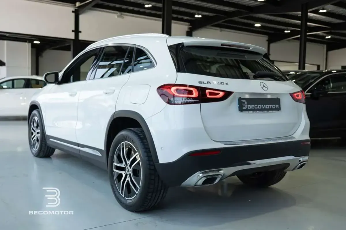 Usado Mercedes GLA200 150 CV (110 kW) 2021 Blanco SUV