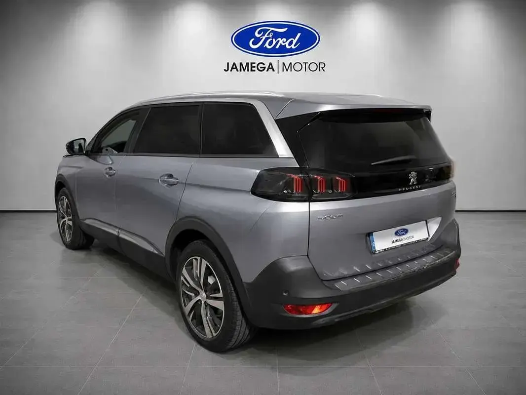 Usado Peugeot 5008 Allure 129 CV (94 kW) 2021 Gris SUV