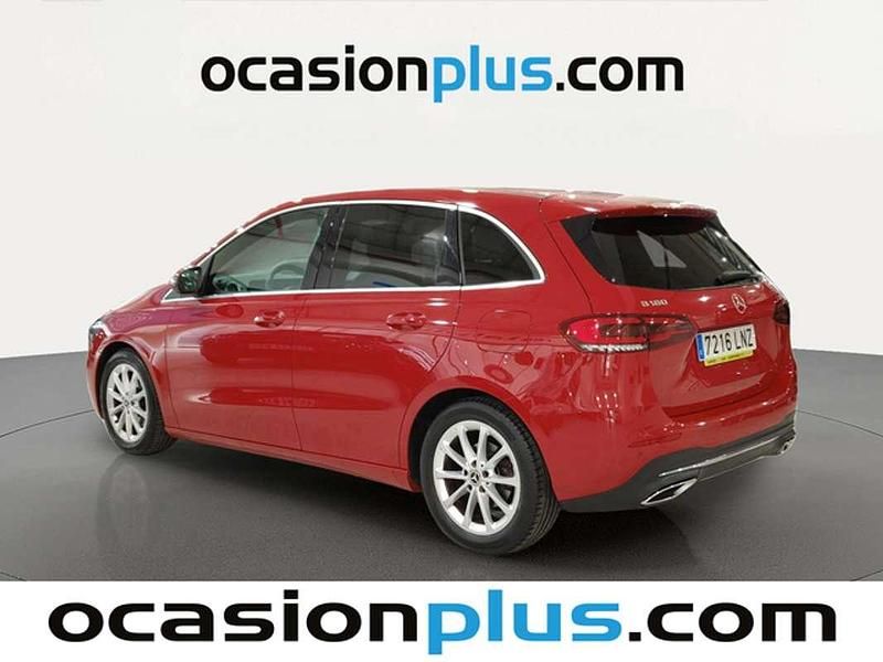 Usado Mercedes B180 136 CV (100 kW) 2021 Rojo Monovolumen
