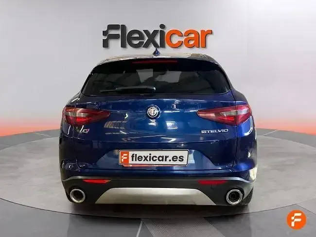 Usado Alfa Romeo Stelvio Executive 180 CV (132 kW) 2018 Azul SUV