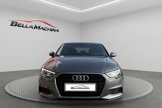Usado Audi A3 151 CV (111 kW) 2020 Gris Berlina