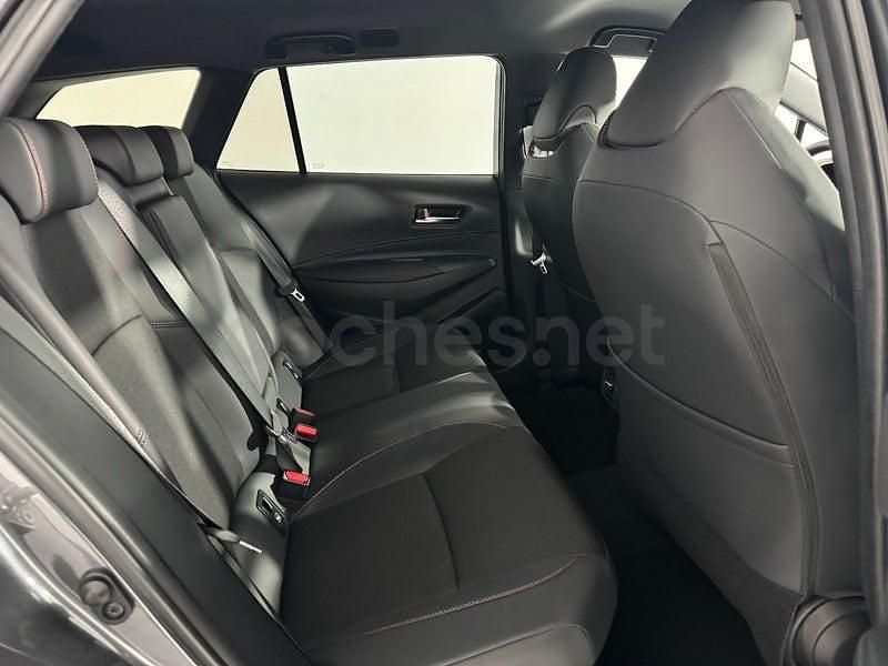 Usado Toyota Corolla Sport 196 CV (144 kW) 2025 Gris / plata Familiar