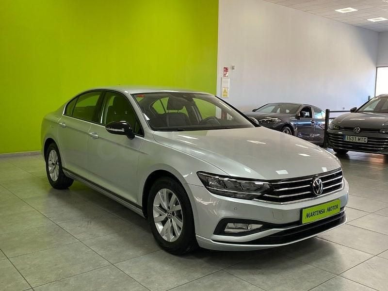 Usado VW Passat Business 150 CV (110 kW) 2021 Gris / plata Berlina