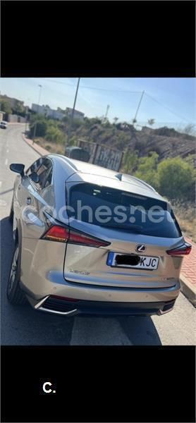 Gris / plata Usado 2018 Lexus NX300h Luxury Line SUV | 29.653 € (Precio justo) - Imagen 1/4