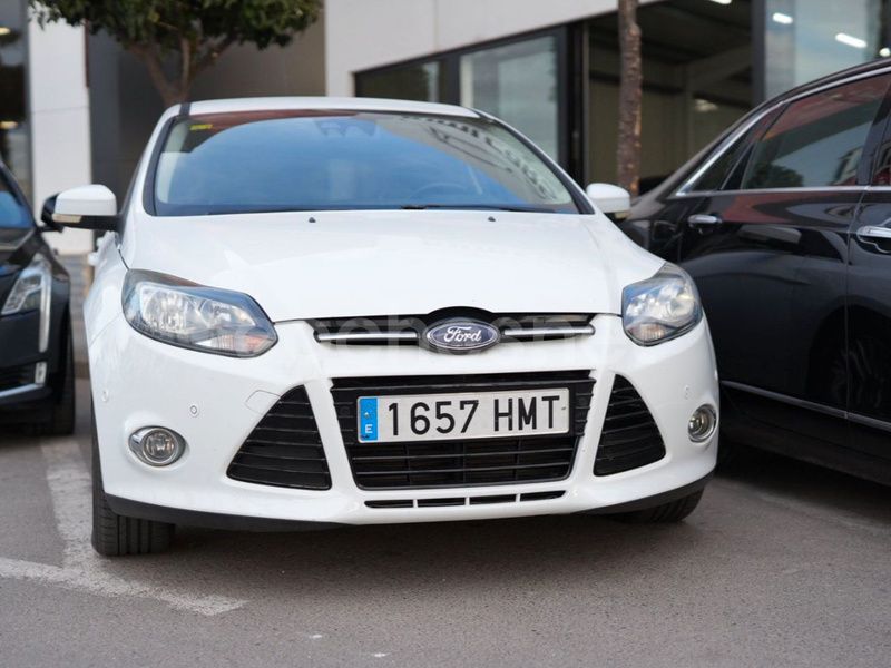 Usado Ford Focus Titanium 163 CV (119 kW) 2012 Blanco Berlina