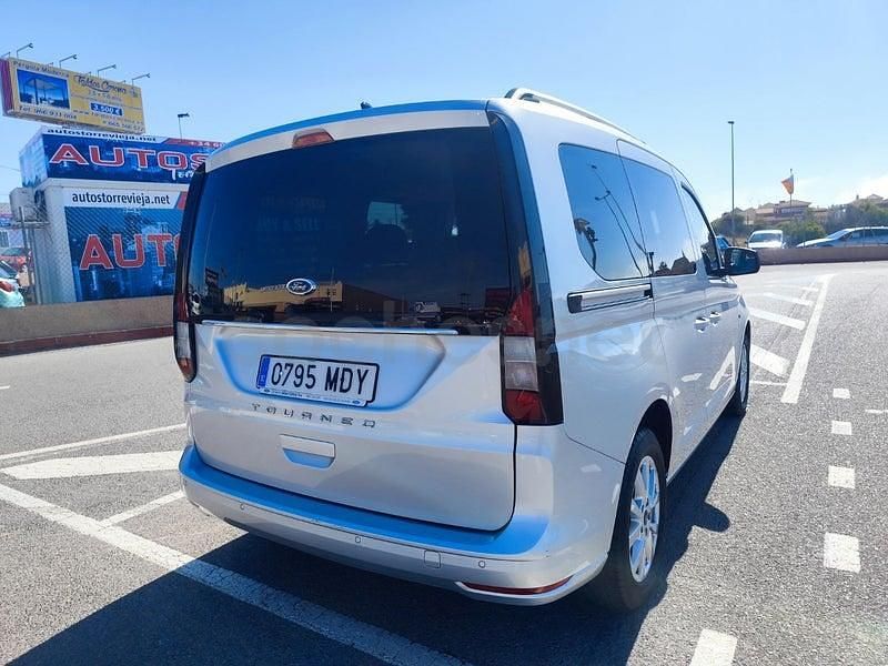 Usado Ford Tourneo Connect Titanium 114 CV (83 kW) 2023 Gris / plata Monovolumen