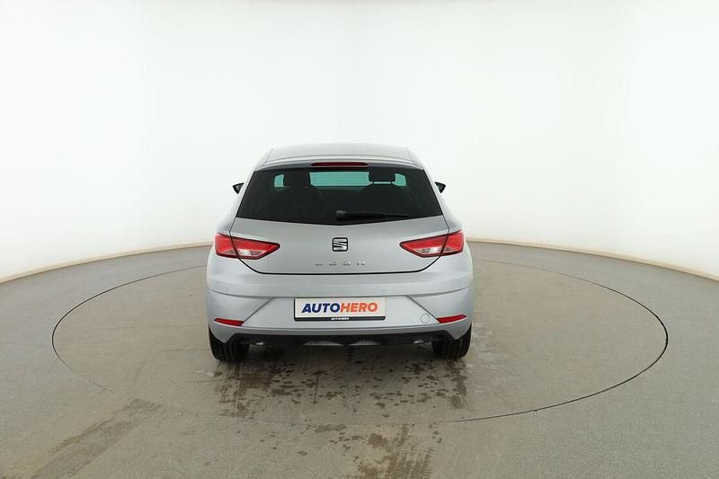 Usado Seat Leon Style Plus 110 CV (80 kW) 2017 Gris Berlina
