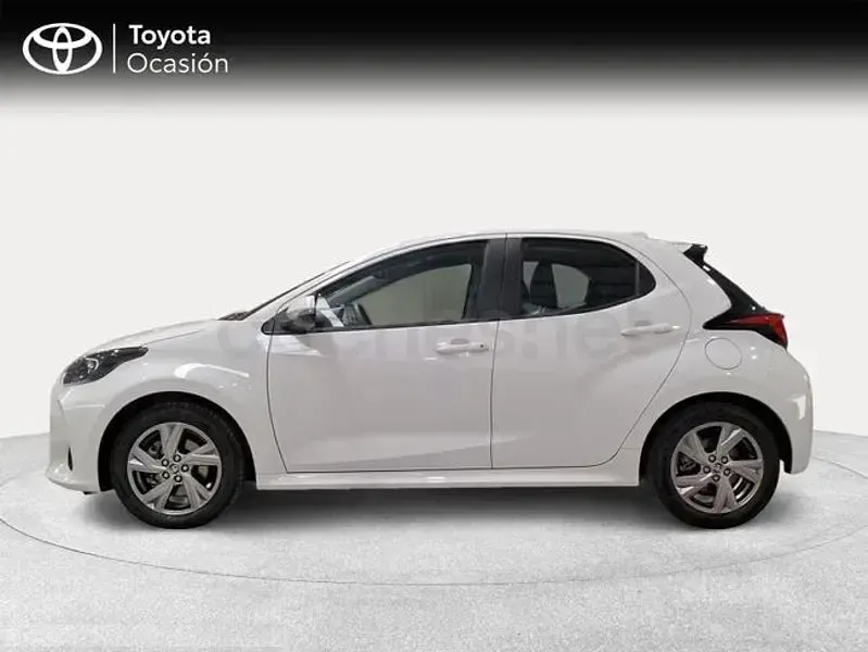 Usado Toyota Yaris Hybrid Active 116 CV (85 kW) 2025 Blanco Berlina