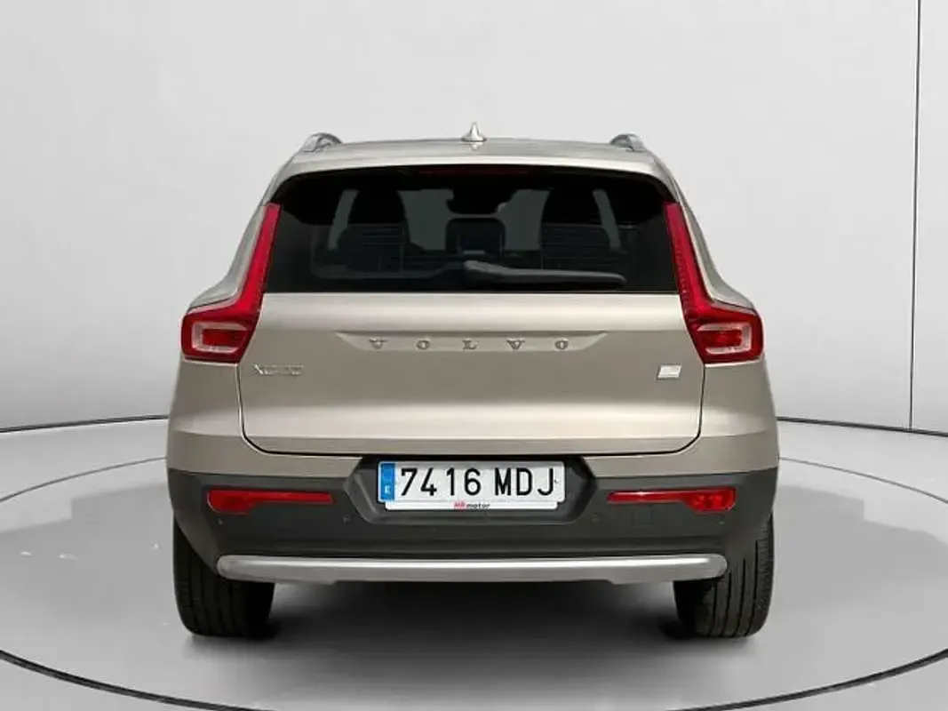 Usado Volvo XC40 Core 211 CV (155 kW) 2023 Beige SUV
