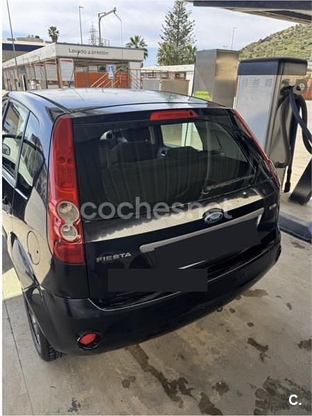 Usado Ford Fiesta Ambiente 68 CV (50 kW) 2006 Negro Utilitario