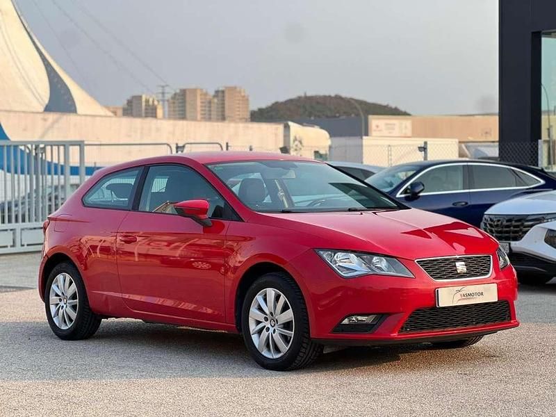 Rojo Usado 2014 Seat Leon SC Reference Utilitario | 7990 € (Un poco caro) - Imagen 1/4