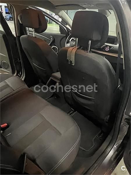 Usado Renault Mégane 110 CV (80 kW) 2011 Gris / plata Berlina