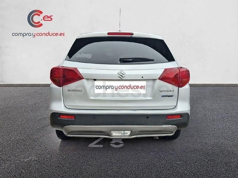 Usado Suzuki Vitara GLX 116 CV (85 kW) 2022 Gris / plata SUV