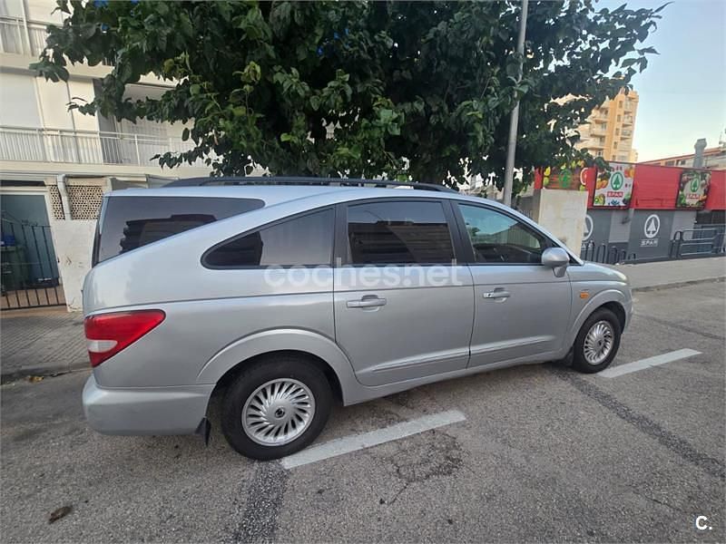 Gris / plata Usado 2006 Ssangyong (KGM) Rodius Limited Monovolumen | 4500 € (Precio justo) - Imagen 1/4