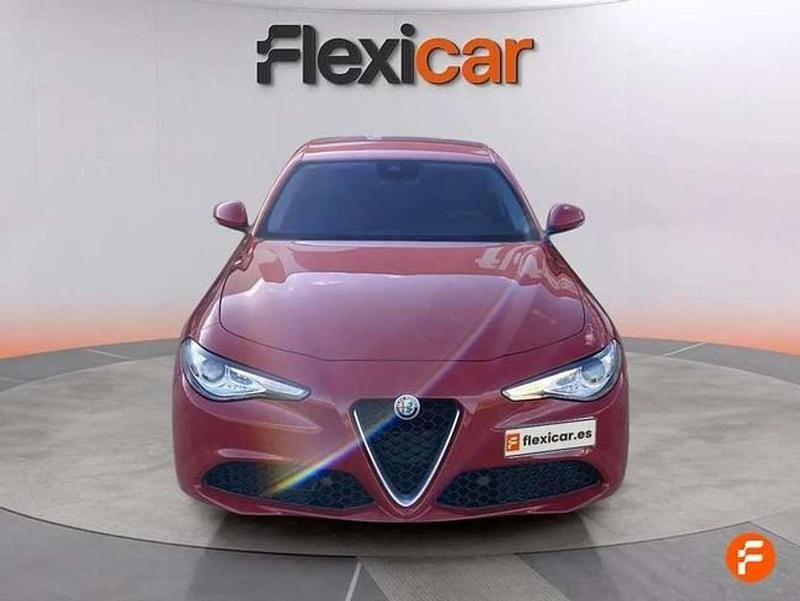 Begagnad Alfa Romeo Giulia Executive 180 HK (132 kW) 2018 Röd Sedan