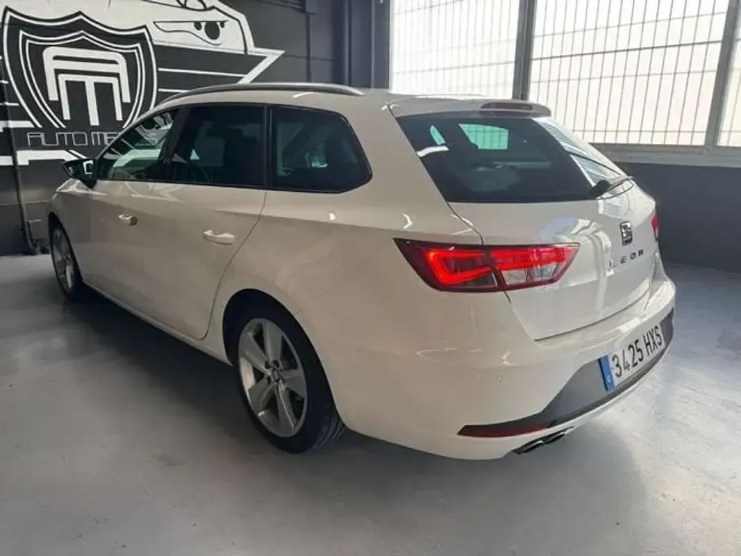 Usado Seat Leon FR 150 CV (110 kW) 2014 Blanco Coupe