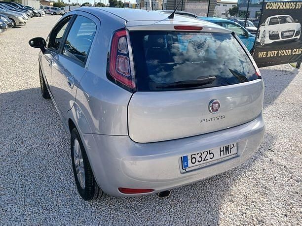 Usado Fiat Punto Easy 77 CV (56 kW) 2014 Gris Utilitario