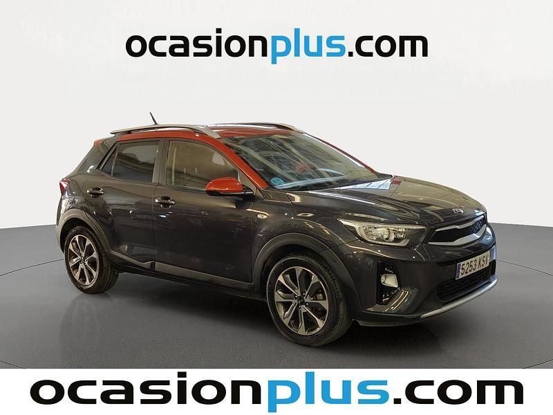Usado Kia Stonic 100 CV (73 kW) 2019 Gris / plata SUV