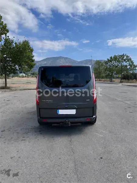 Usado Ford Tourneo Custom Titanium 130 CV (95 kW) 2018 Gris / plata Van