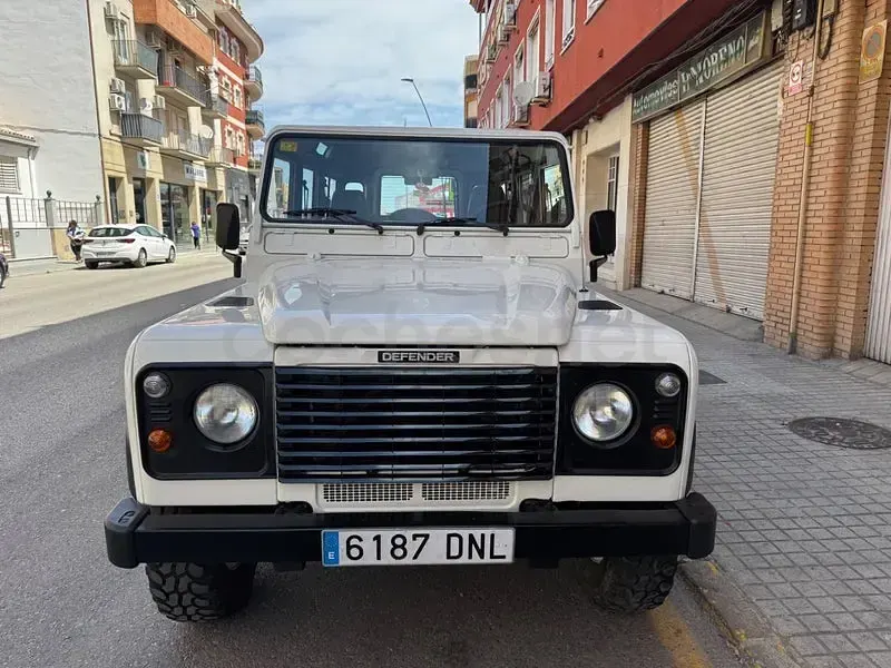 Usado Land Rover Defender 122 CV (89 kW) 2005 Blanco Familiar