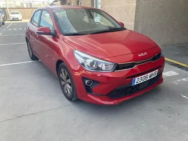 Usado Kia Rio 100 CV (73 kW) 2023 Azul Berlina