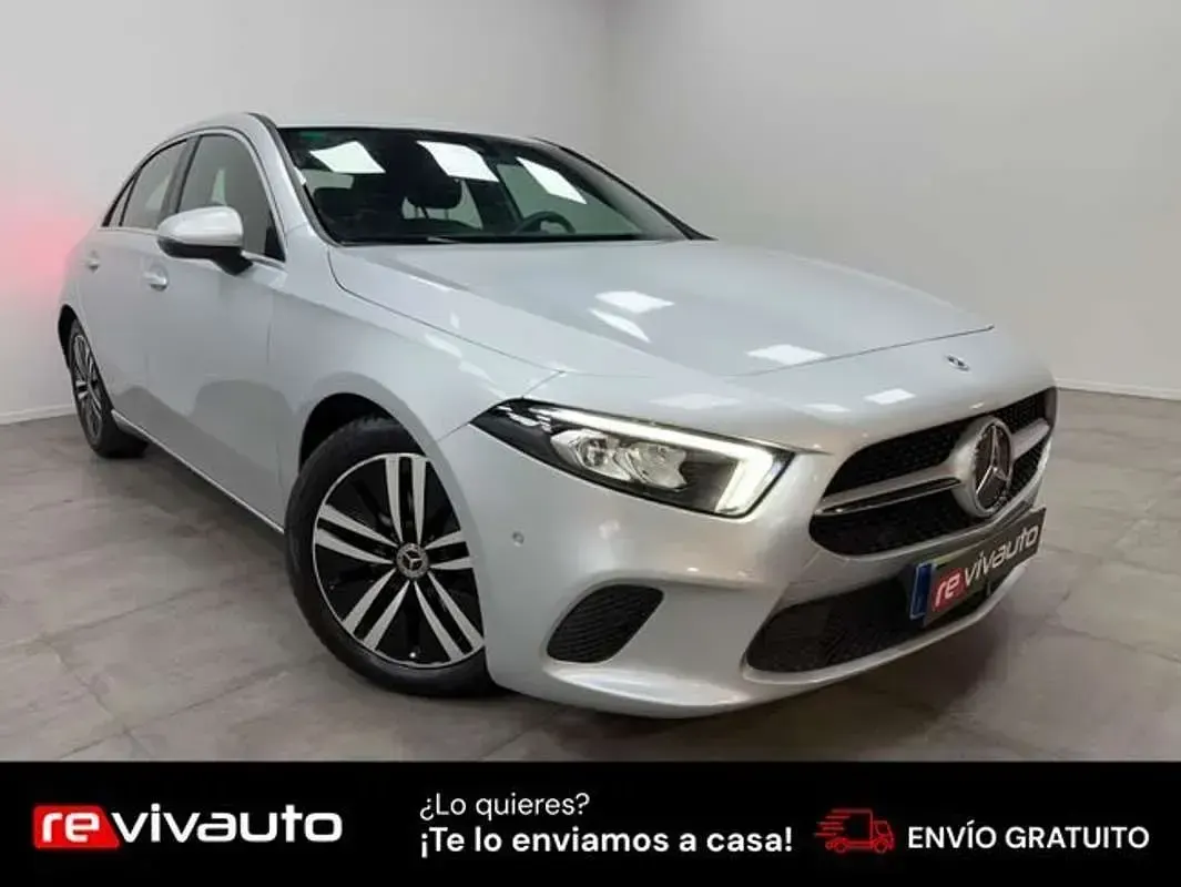 Usado Mercedes A180 116 CV (85 kW) 2022 Gris Berlina