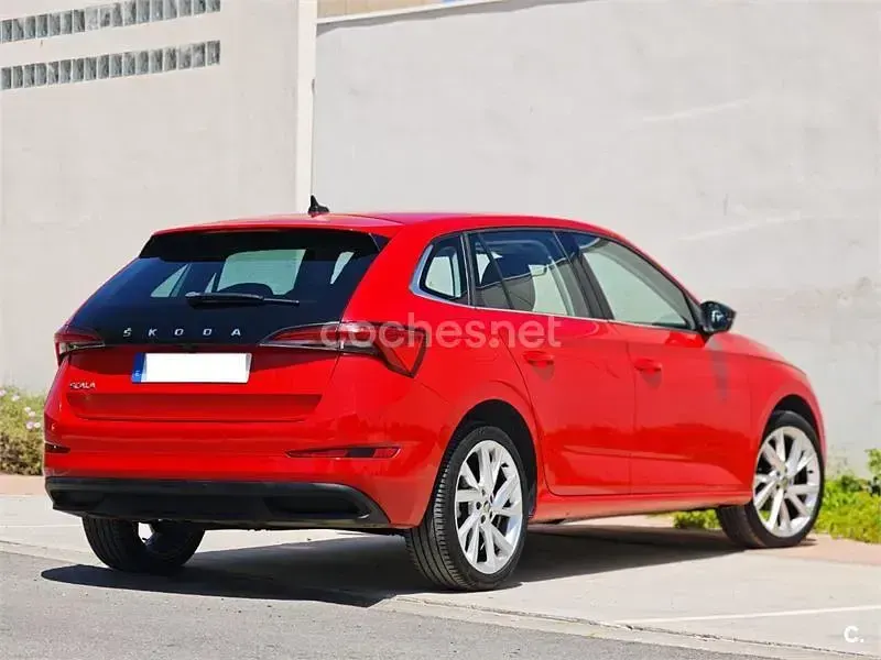 Usado Skoda Scala Monte Carlo 110 CV (80 kW) 2021 Rojo Utilitario