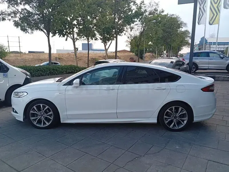 Usado Ford Mondeo ST-Line 150 CV (110 kW) 2017 Blanco Berlina