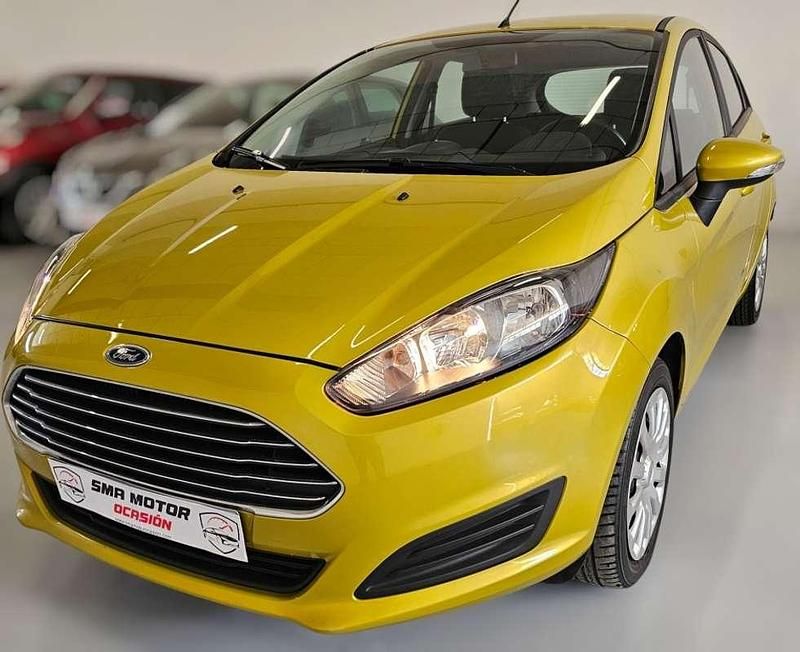 Usado Ford Fiesta Trend 75 CV (55 kW) 2015 Amarillo Utilitario