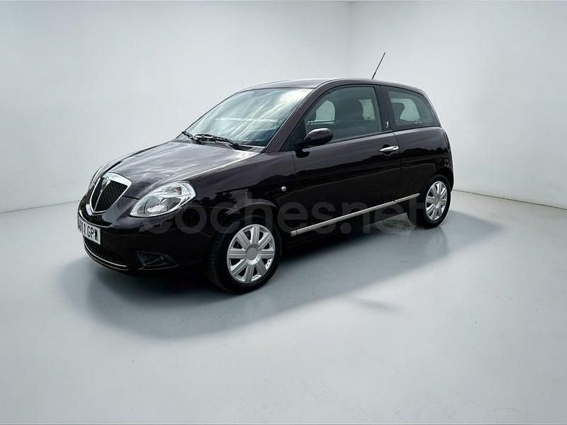 Usado Lancia Ypsilon 77 CV (56 kW) 2009 Granate Utilitario