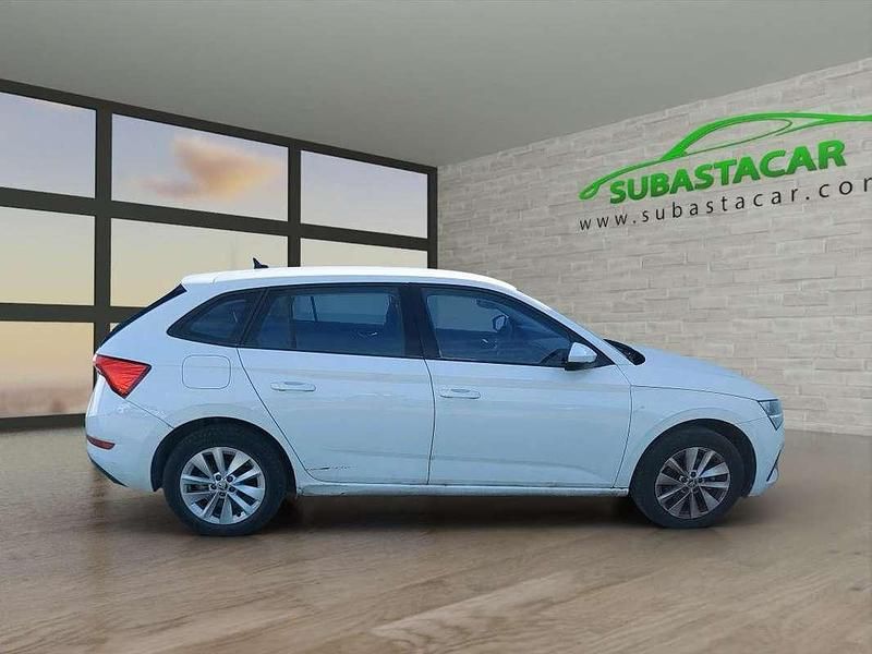 Blanco Usado 2023 Skoda Scala Active Utilitario | 12.521 € (Super precio) - Imagen 1/4
